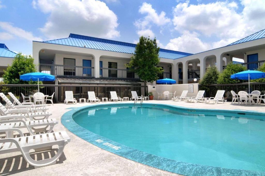 Motel Baymont By Wyndham Macon I-75 Exterior foto