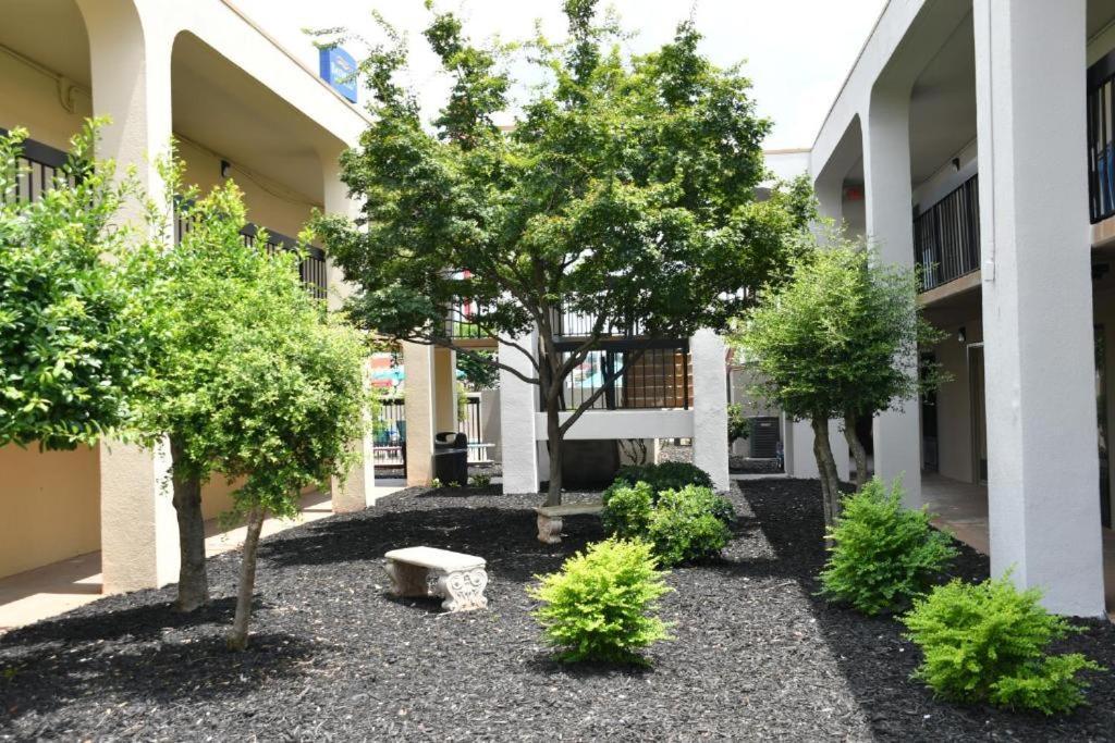 Motel Baymont By Wyndham Macon I-75 Exterior foto